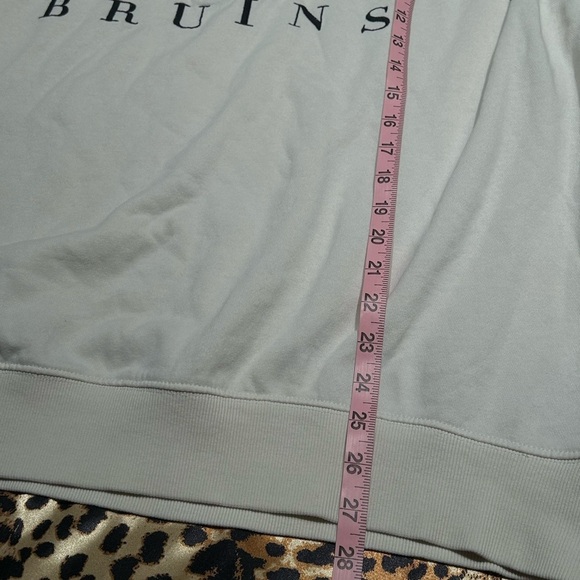 Preloved H&M UCLA Off White Oversized Embroidered Crewneck Sweatshirt - Picture 6 of 9